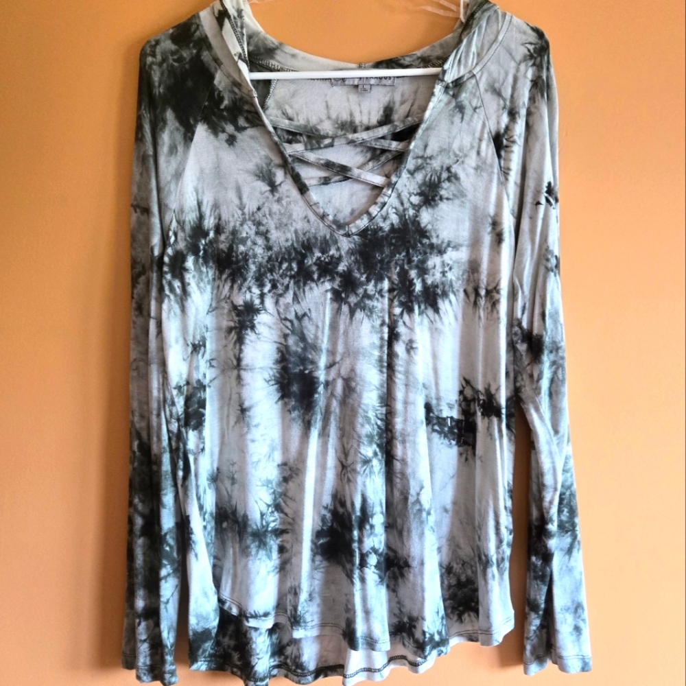 Absolutely Famous Green Tie-Dye Hooded Top PTP=19"